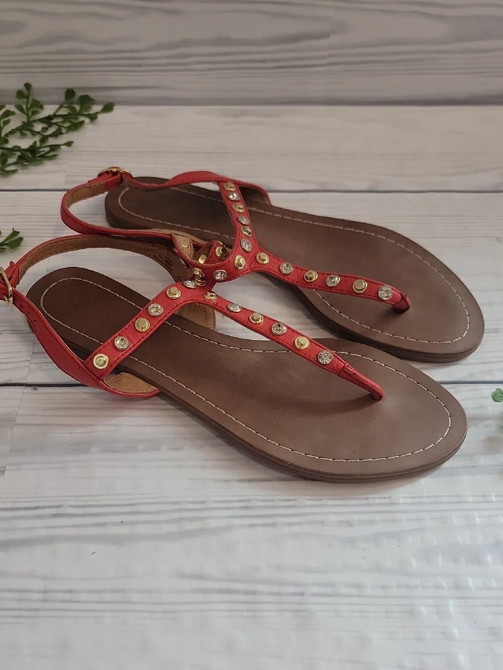 Halogen Red Studded T-Strap Sandals Womens Size 7.5